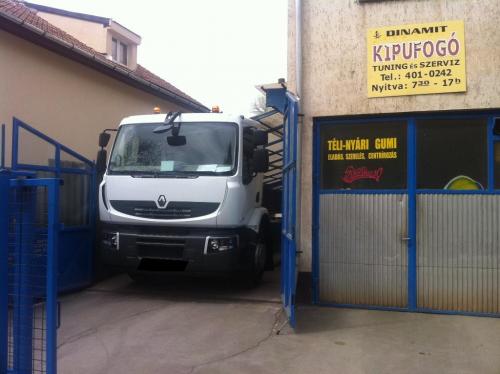 renault rozsdamentes teheraut&oacute; cső 